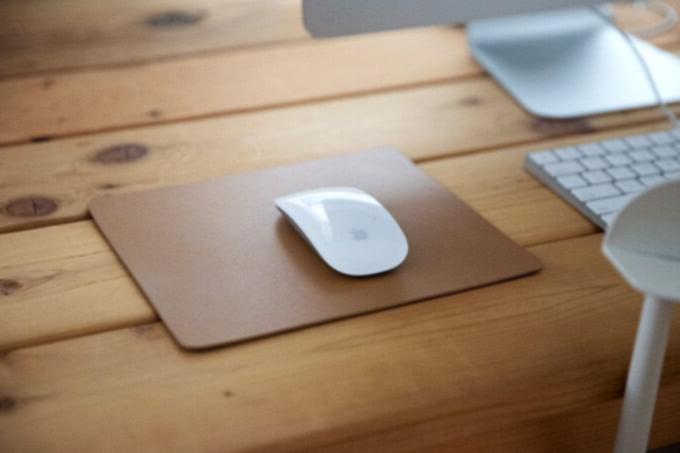 Οδηγός Δώρων 2020 14 Ένα δερμάτινο mousepad.