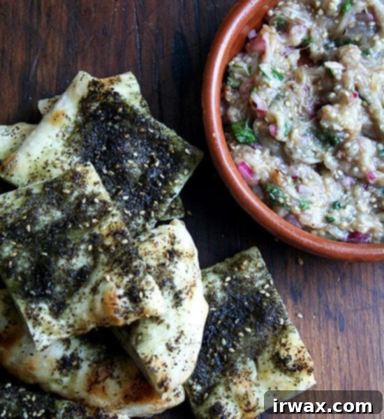 Ψητή Μελιτζάνα με Πίτα Ζάαταρ 2 Καψαλισμένη μελιτζάνα και αραβική πίτα ζάαταρ