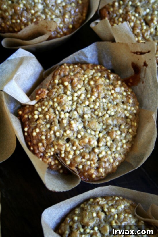 Κεχρένια Μάφιν 2 Ένα muffin κεχριού πάνω σε ένα ξύλο κοπής.