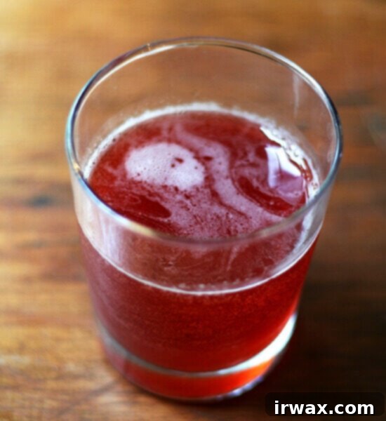 Διαχρονικό Νεγκρόνι 2 Ένα κλασικό Negroni, φτιαγμένο με τζιν, γλυκό βερμούτ και Campari, 1:1:1