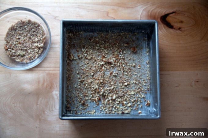 Κλασικό Σοκολατένιο Τόφι 5 A 9-inch pan, buttere, and sprinkled with ground pecans.