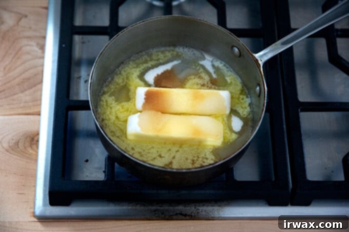 Κλασικό Σοκολατένιο Τόφι 6 Butter, sugar, water, and vanilla simmering stovetop.