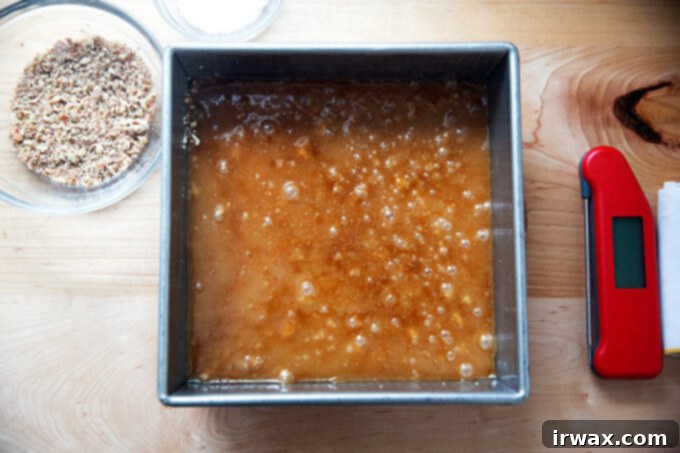 Κλασικό Σοκολατένιο Τόφι 7 Layer of caramel in a pan for toffee.