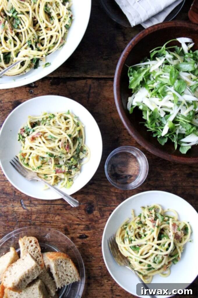 Πιάτο Bucatini Carbonara με μπέικον, πράσα και λεμόνι. Πιάτο Bucatini Carbonara με μπέικον, πράσα και λεμόνι.