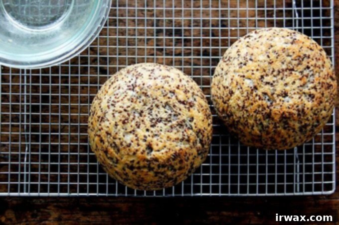 Φρυγανιστό Ψωμί Κινόας και Λιναρόσπορου 16 just-baked quinoa-flax bread cooling on cooling rack
