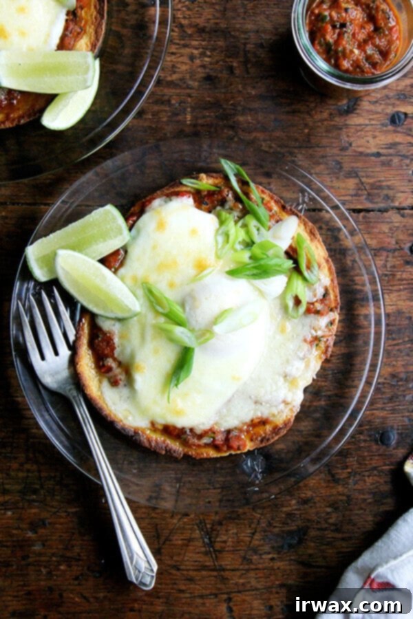 Άψογα Αυγά Ποσέ 14 Huevos Rancheros με καυτερή σάλτσα ρόχα και ένα πασκάλιο αυγό.
