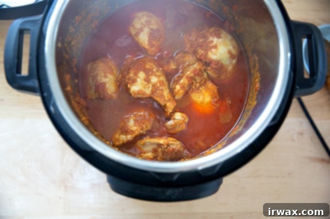 Σε Χρόνο Μηδέν: Μπάλι Τσίκεν ή Ρεβύθια 10 Μια Instant Pot γεμάτη με μόλις μαγειρεμένο βούτυρο κοτόπουλο.