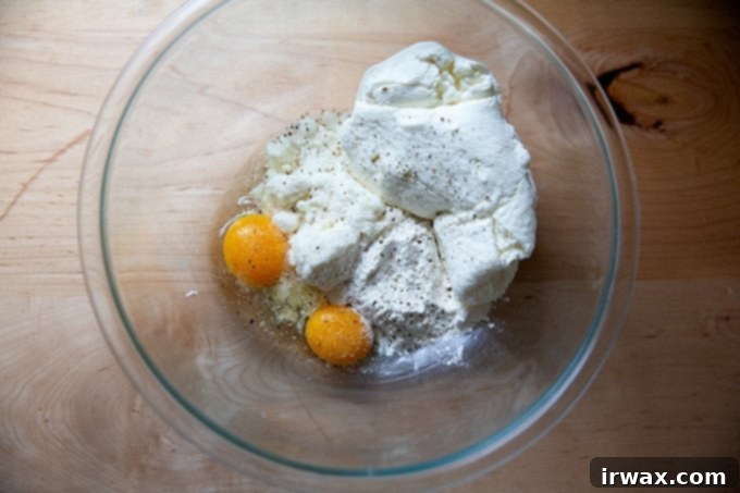 Εύκολα Σπιτικά Νιόκι με Ρικότα 11 Υλικά για gnocchi ricotta σε ένα μπολ.