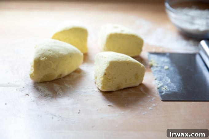 Εύκολα Σπιτικά Νιόκι με Ρικότα 15 Ζύμη gnocchi ricotta κομμένη σε τέταρτα.