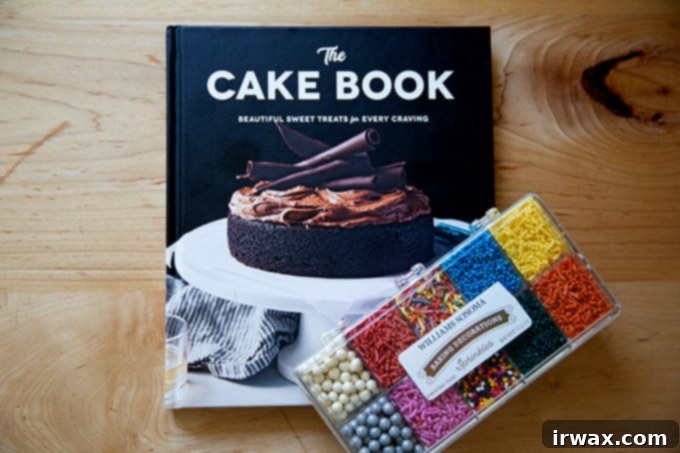 Οδηγός Δώρων για την Ημέρα της Μητέρας 2022 11 The Cake Book with a box of sprinkles.