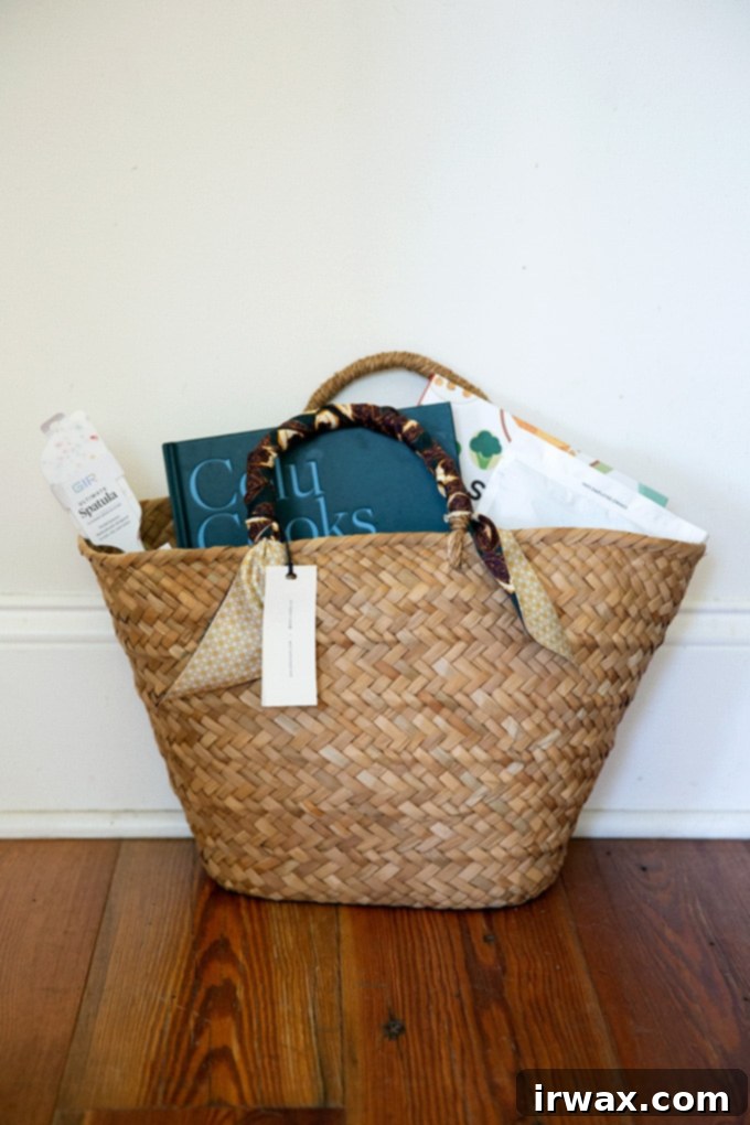 Οδηγός Δώρων για την Ημέρα της Μητέρας 2022 18 A straw bag holding a cookbook, spatula, flour and other gifts for mother's day.