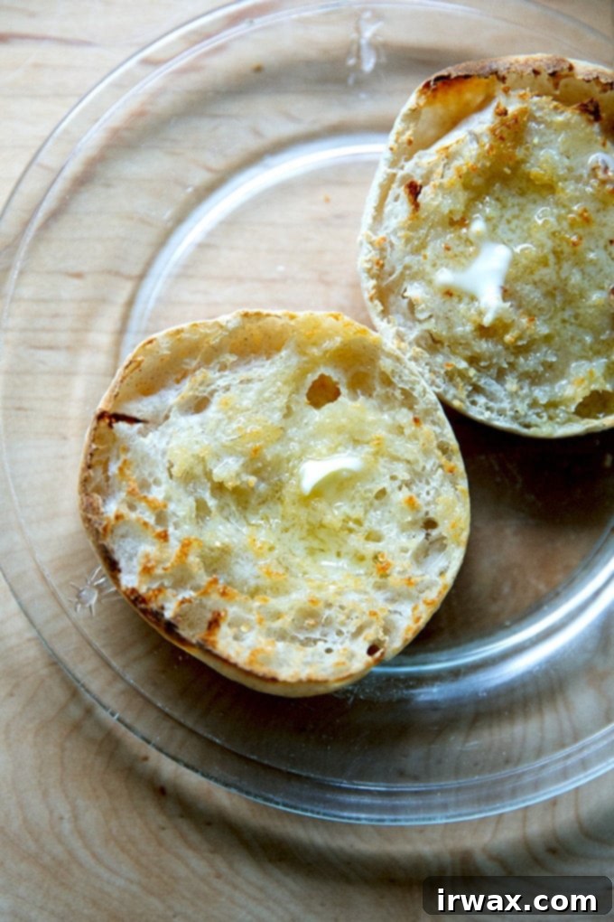 Σπιτικά Προζυμένια Αγγλικά Μάφιν 35 English muffin με βούτυρο