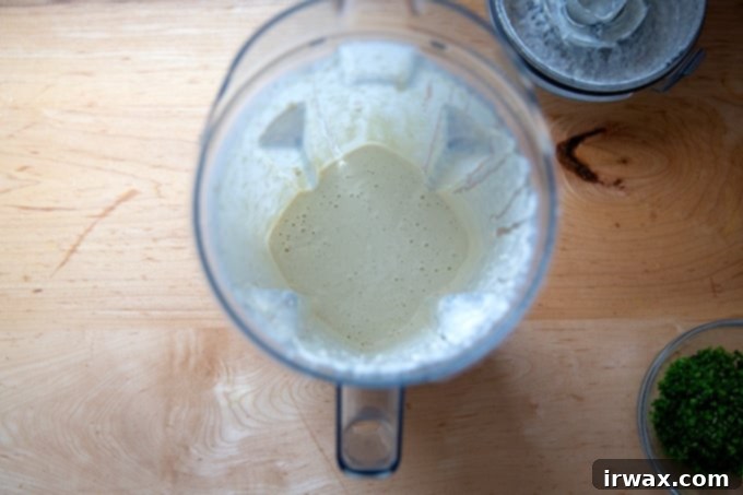Εύκολη Βίγκαν Ranch Σως με Κάσιους 5 Αναμεμειγμένο βίγκαν ντρέσινγκ ράντς σε ένα Vitamix