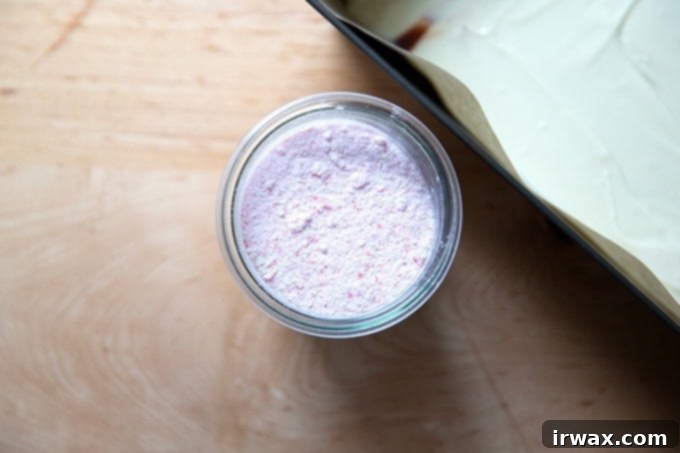 Μέντα Φλοιός με Σκόνη Μέντας 15 A jar of peppermint dust