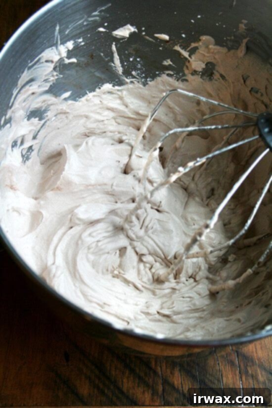 Σπιτικό Κέικ των Αγγέλων 6 Γλάσο σαντιγί σε Angel Food Cake