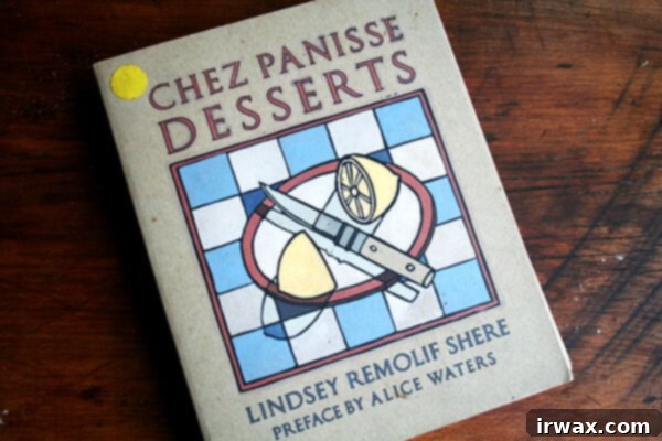 Αμυγδαλότουρτα Panisse 2 Βιβλίο μαγειρικής Chez Panisse Desserts σε τραπέζι.