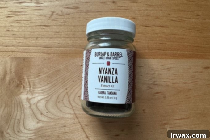 Δώρα που θα ενθουσιάσουν τη μαμά 13 A jar of Nyanza Vanilla extract kit.