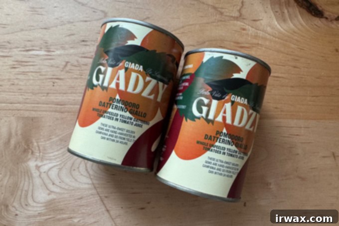 Δώρα που θα ενθουσιάσουν τη μαμά 26 Nice cans of yellow tomatoes.
