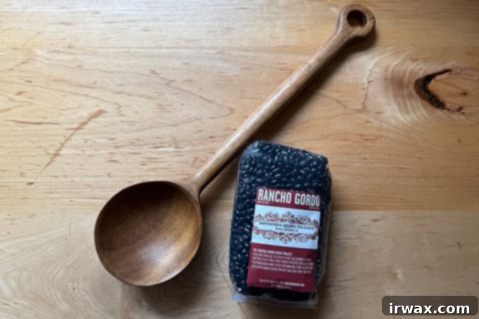 Δώρα που θα ενθουσιάσουν τη μαμά 7 A bean spoon aside a bag of beans.
