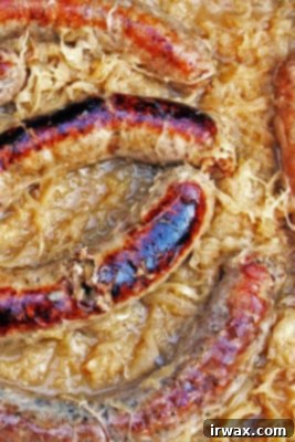 Οκτωβρογιορτή 7 Sausage and Sauerkraut Hoagies