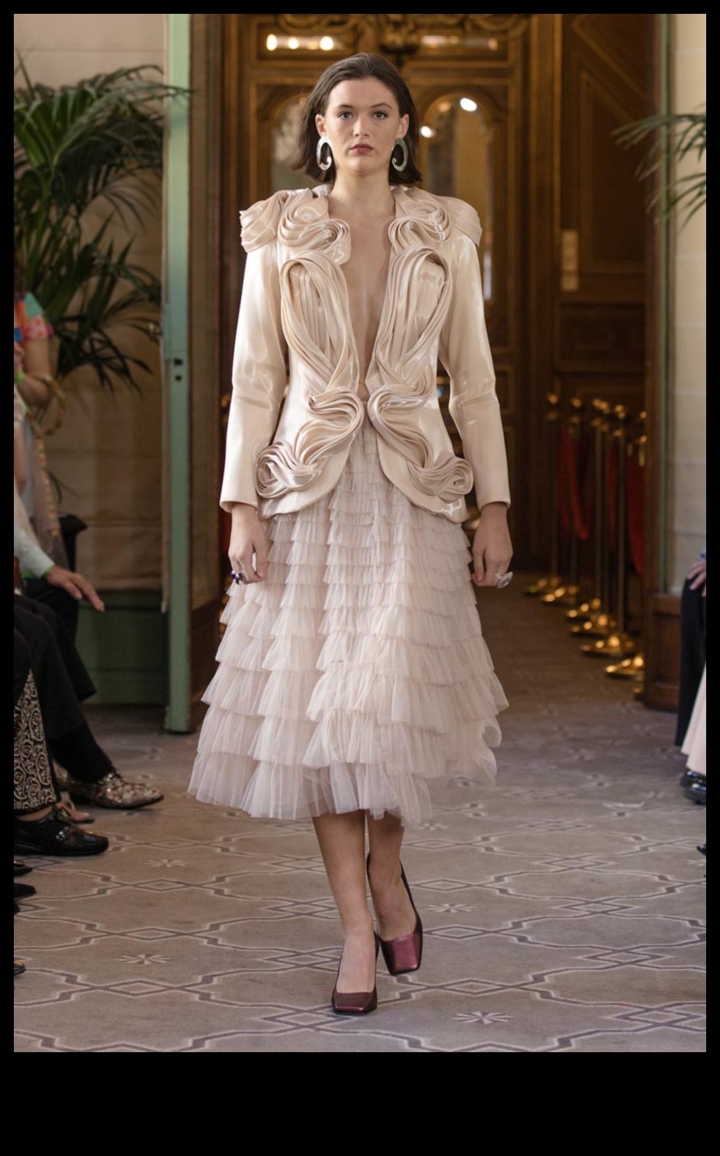 Radiant Runway: Δείξτε στο επίκεντρο της κομψής αριστείας