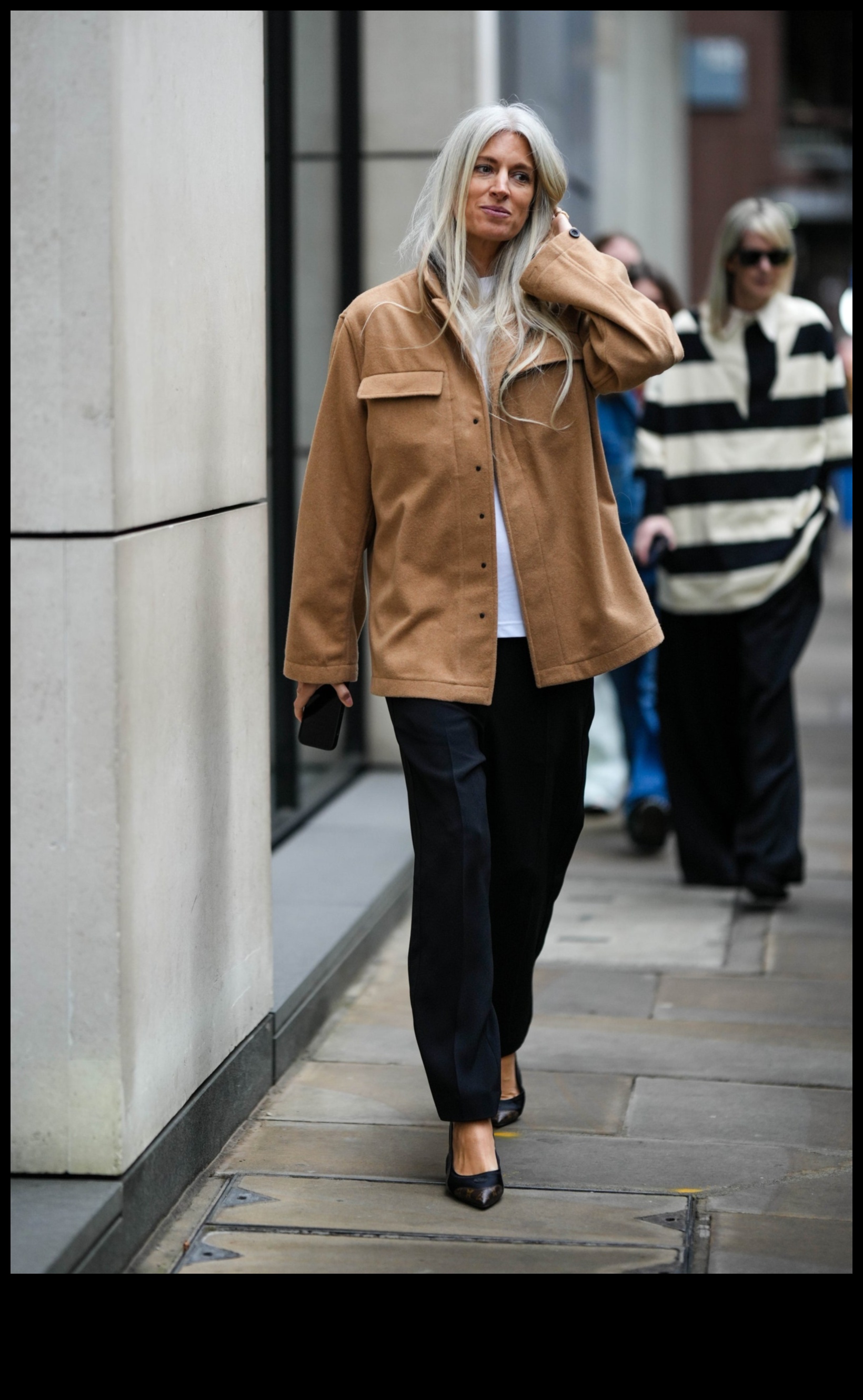 Effortless Edge: Μοντέρνα ρούχα με τολμηρή στάση