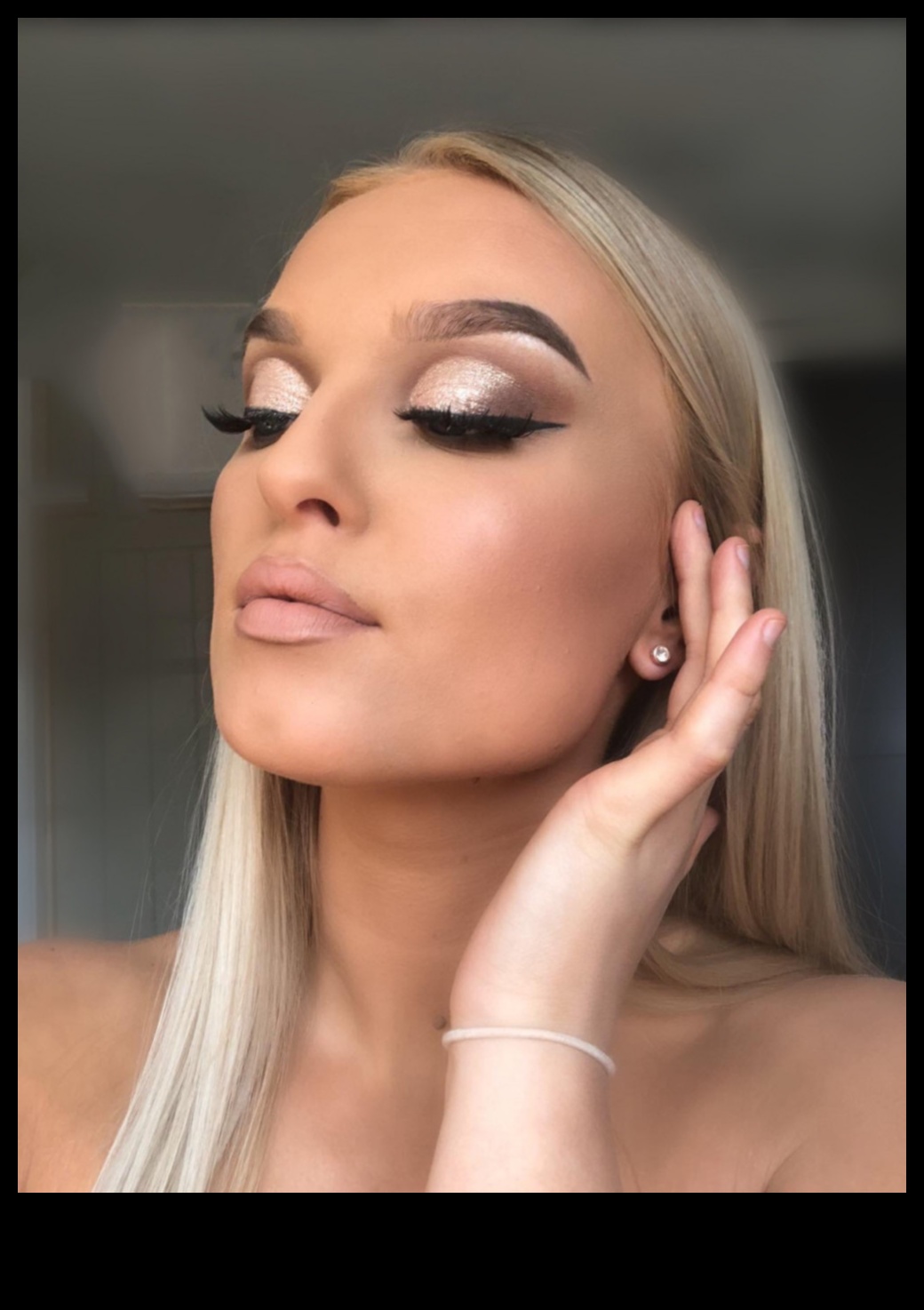 Glam and Glitterati Ένας οδηγός για αστραφτερά στυλ μακιγιάζ 2 Glam and Glitterati: Πλοήγηση στον κόσμο του Shimmer στα στυλ μακιγιάζ