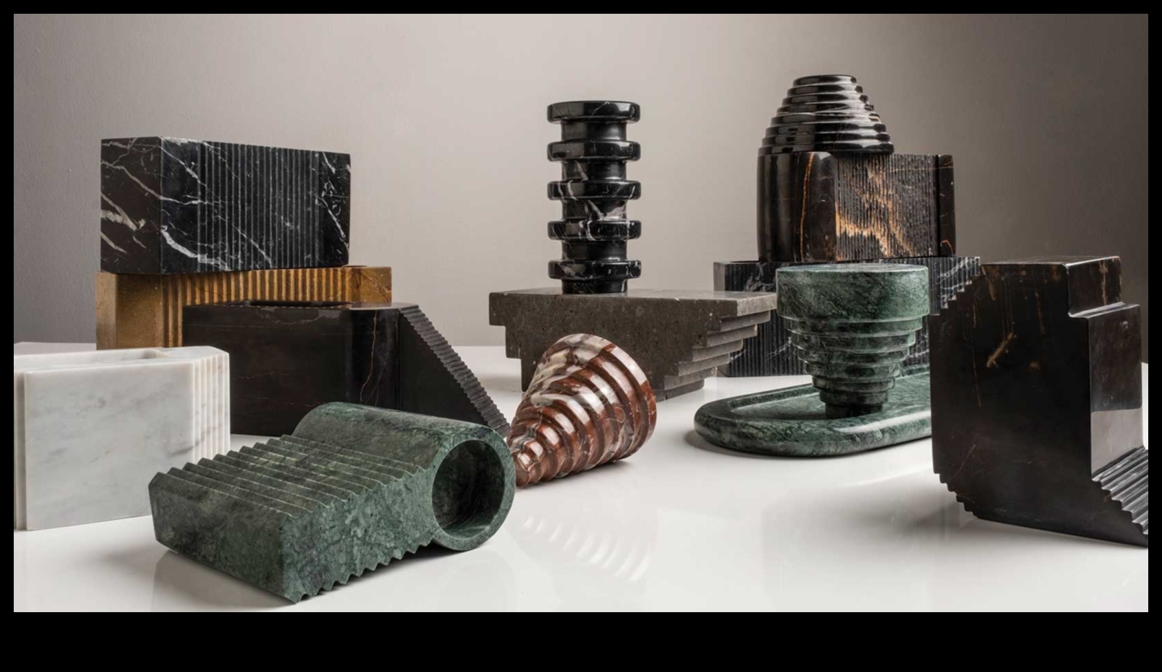 Εννοιολογική Τέχνη: Γεφυρώνοντας Παραδοσιακές Τεχνικές και Σύγχρονες Ιδέες