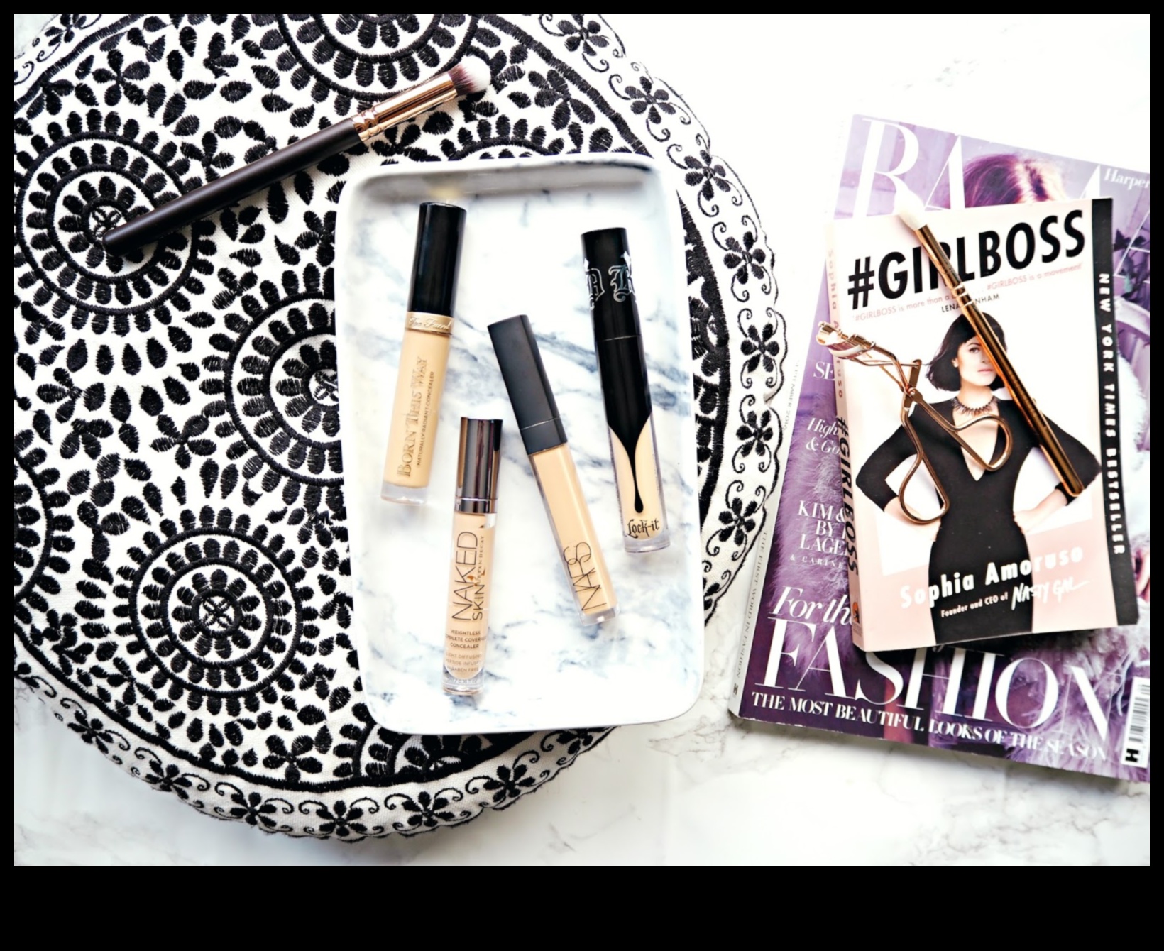 Concealer Showdown Ποια φόρμουλα είναι κατάλληλη για εσάς 3 Concealer Showdown: Συγκρίνοντας τις φόρμουλες Stick, Liquid και Cream