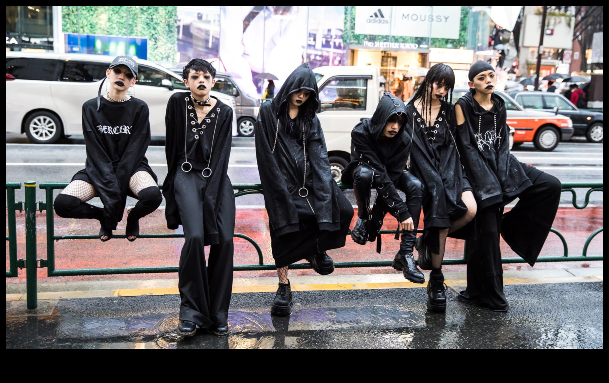 Street Chic Chronicles: An Insider's Guide to Urban Fashion