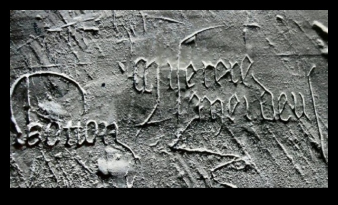 Γοτθικά γκράφιτι: Καλλιτεχνικά γλυπτά σε μεσαιωνικούς αρχιτεκτονικούς χώρους